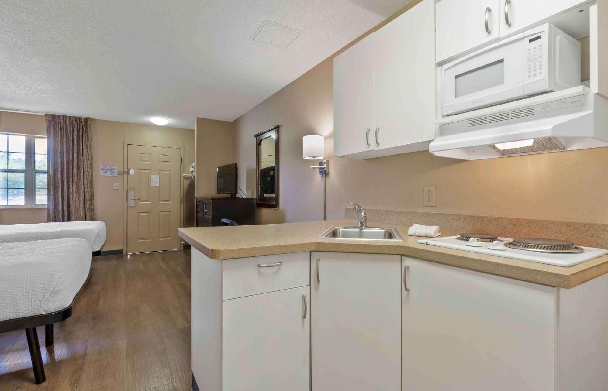 Extended Stay America Select Suites - Columbia - Ft Jackson Exterior photo